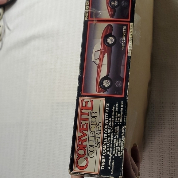 Corvette Vintage Collector Series 3 Separate Model Cars Kits (57, 75 & 8… - Picture 8 of 15
